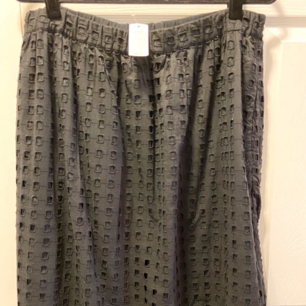 GAP Black Eyelet Midi Skirt & It has POCKETS!